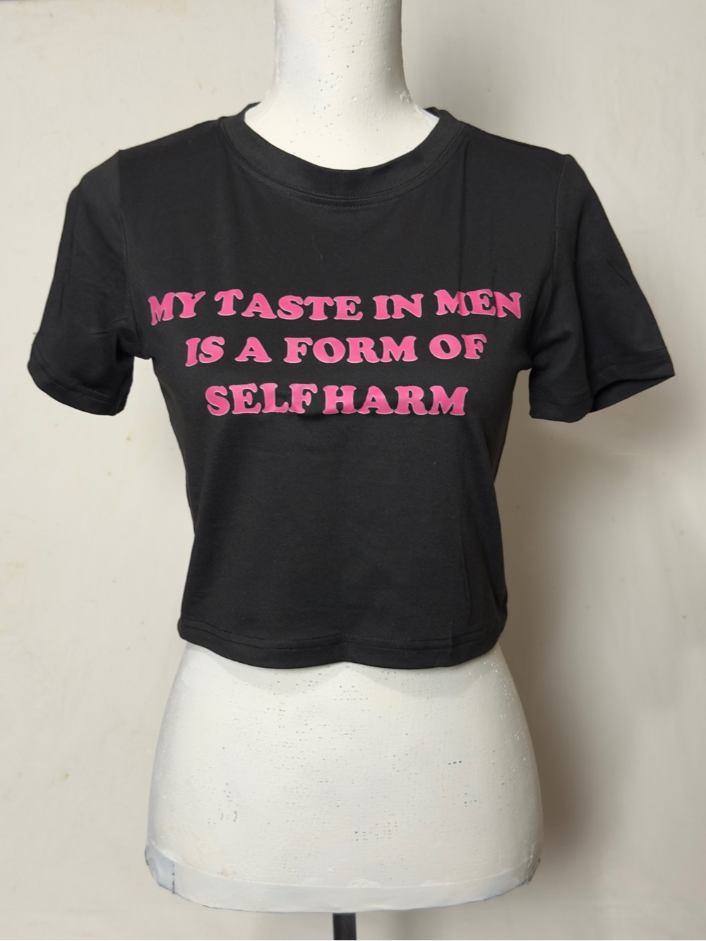 Black cropped tee with pink statement snarky print Women’s size medium | a